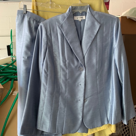 Dresses - Picture 5 of 14